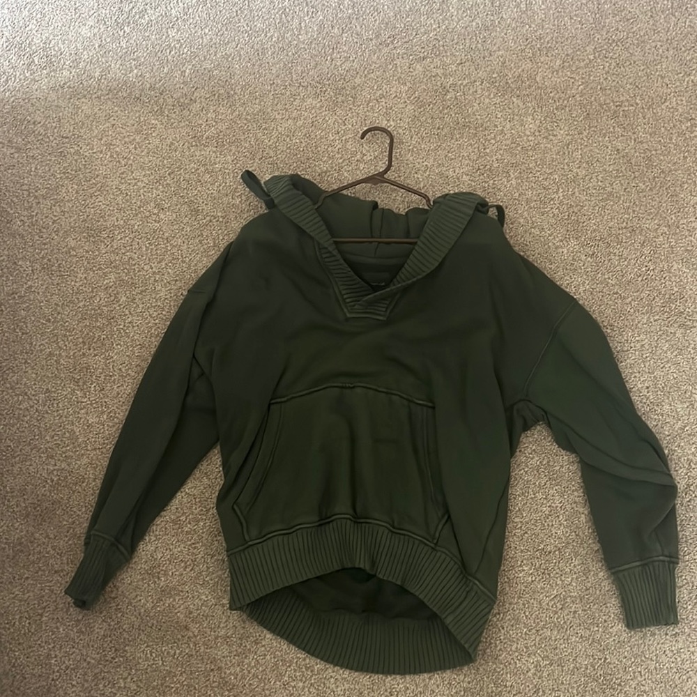 Dark green aerie “Down to Earth”